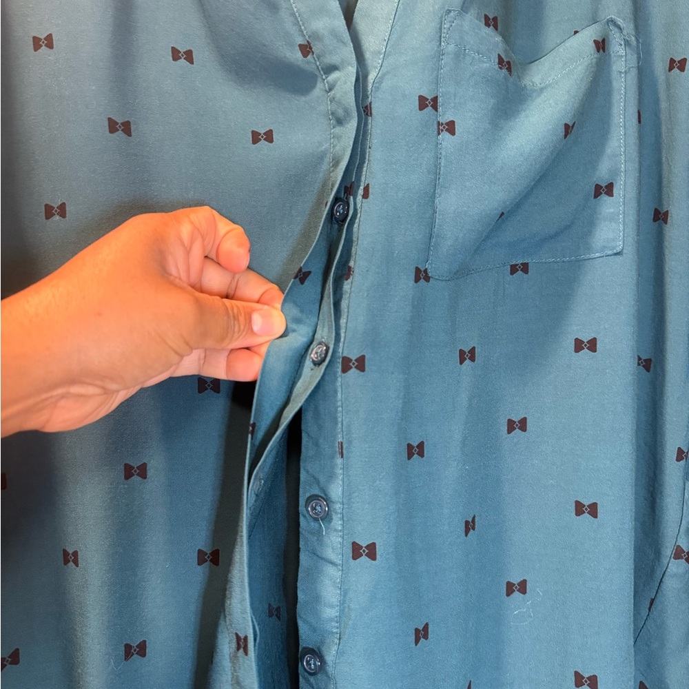 Old Navy Teal Button-Front Blouse with Black Bow Print - Picture 5 of 9